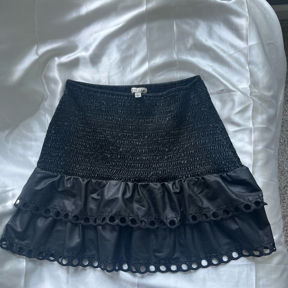 Stellah Smocked Mini Skirt - Picture 5 of 7